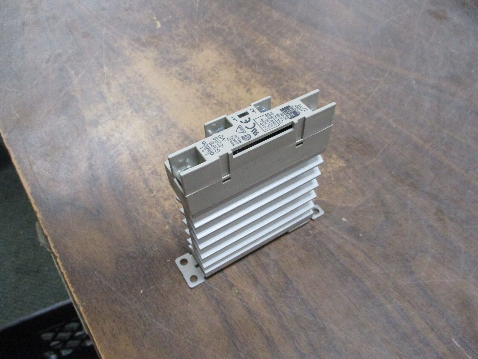 Omron Solid State Relay G3PB-225B-VD Input:12-24VDC Used