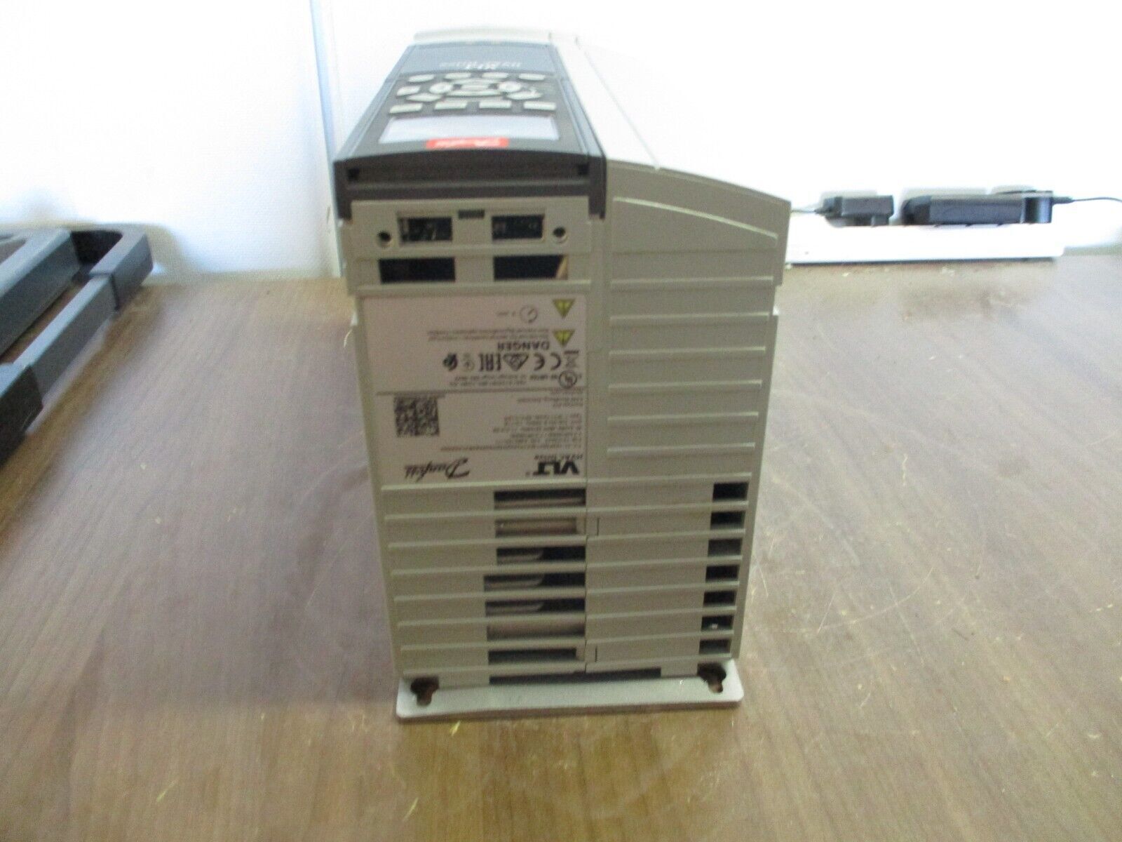 Danfoss VLT AC Drive 131F0670 7.5HP 3Ph w/ Keypad Used