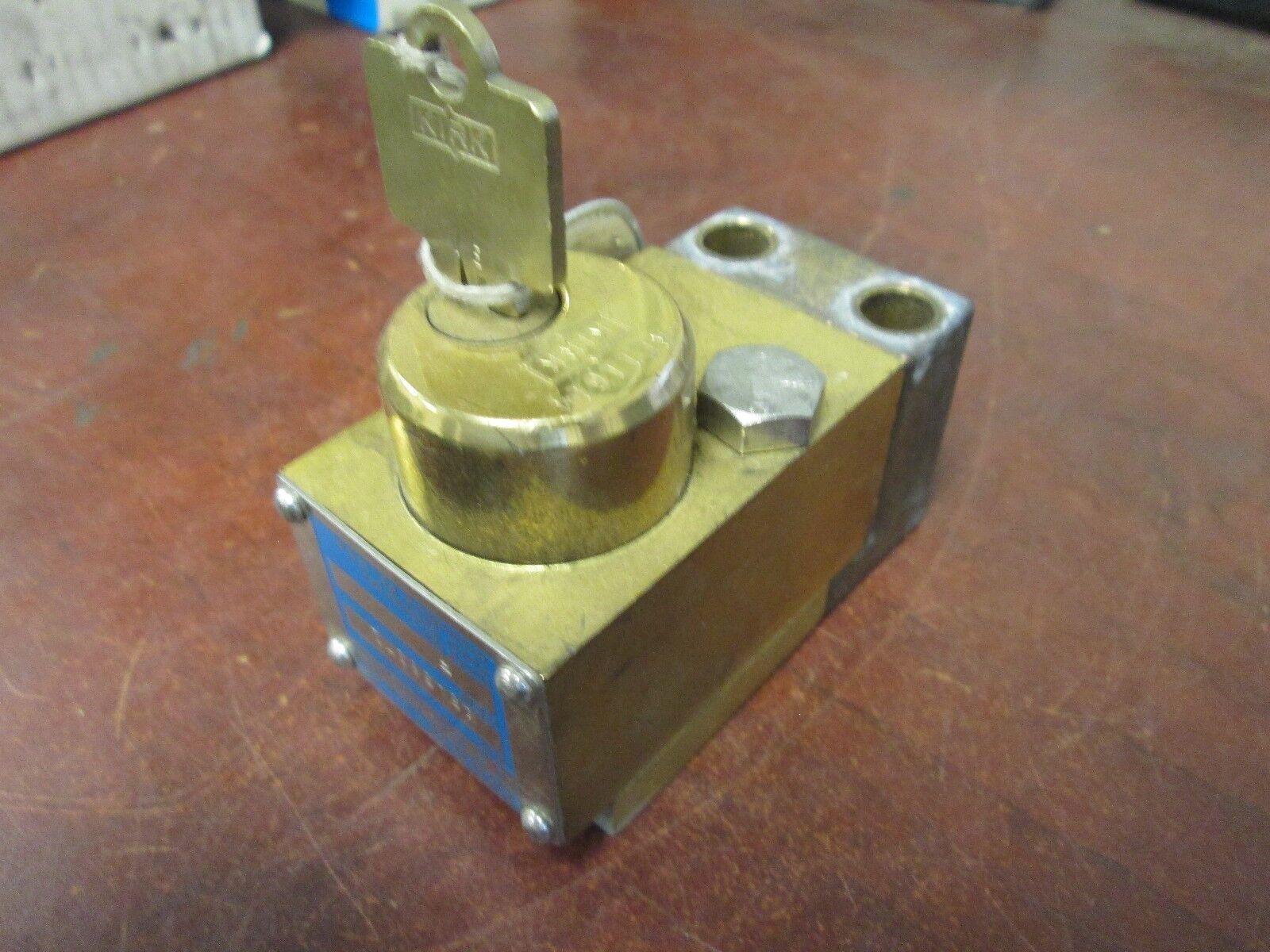 ITE/Gould Kirk Interlock 45A56372 2-Piece Used