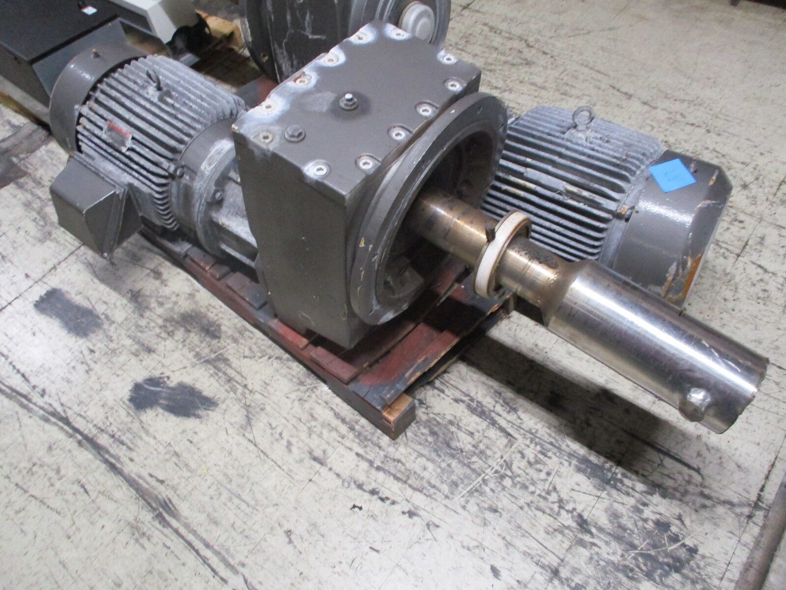 Reliance AC Motor w/ Gear P32G1036B 40HP 1800RPM FR:324TC ENCL:TEFC 230/460V