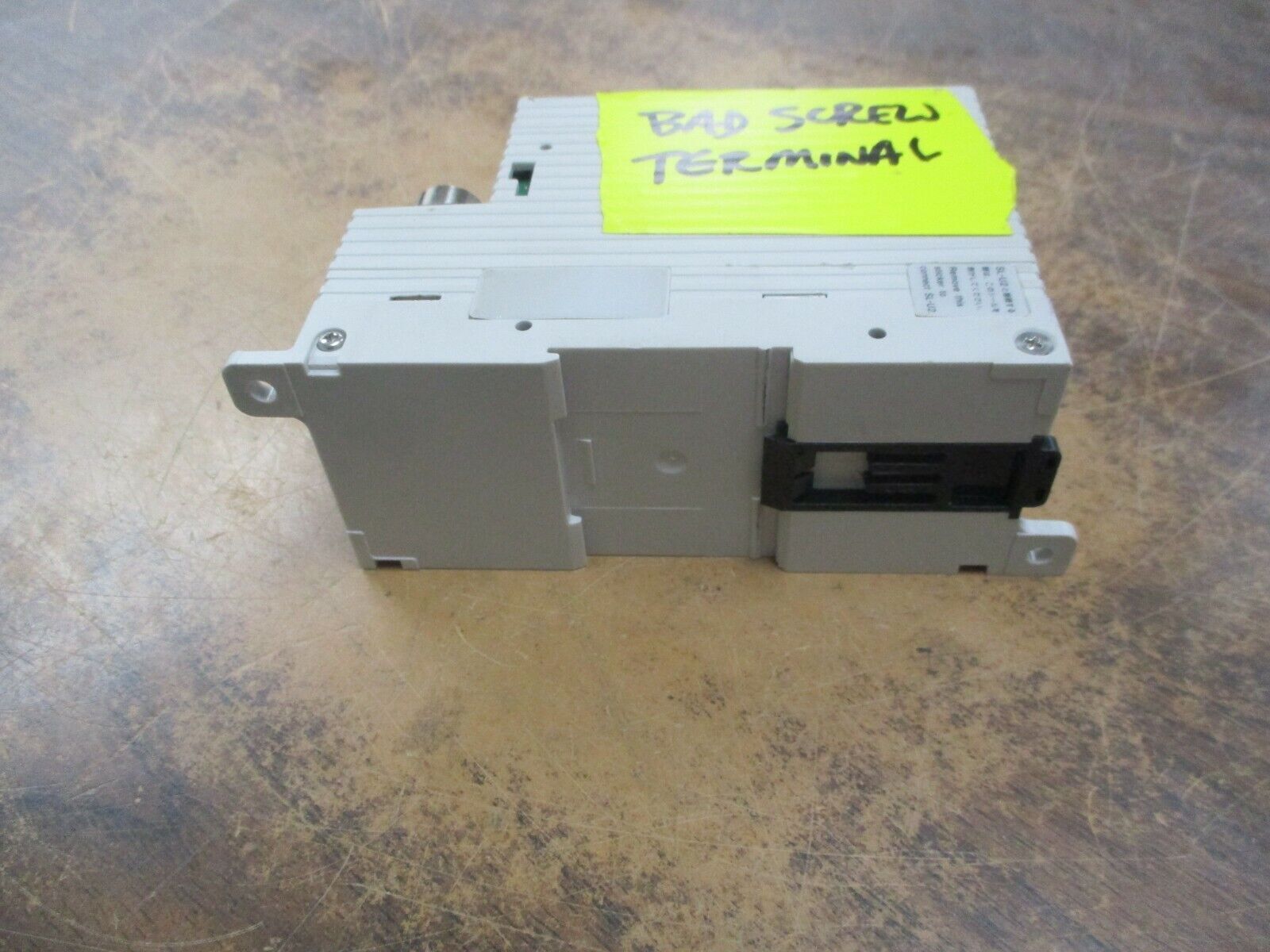 Keyence Light Curtain Terminal SL-T11R 24VDC 10mA *Bad Terminal Screw* Used