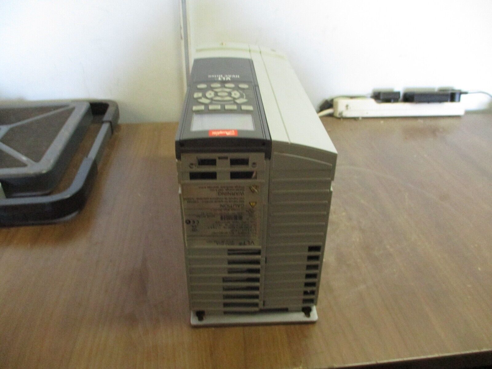 Danfoss VLT AC Drive 131F0670 7.5HP 3Ph w/ Keypad Used