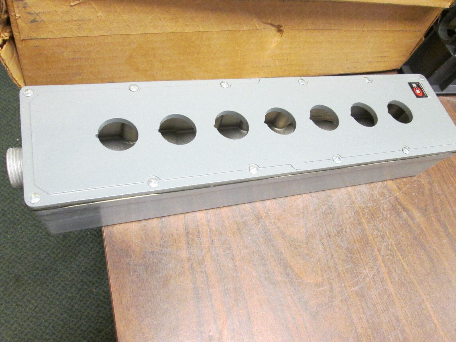 Cutler-Hammer Control Element Enclosure 10250TN7 7 Elements Oiltight New Surplus