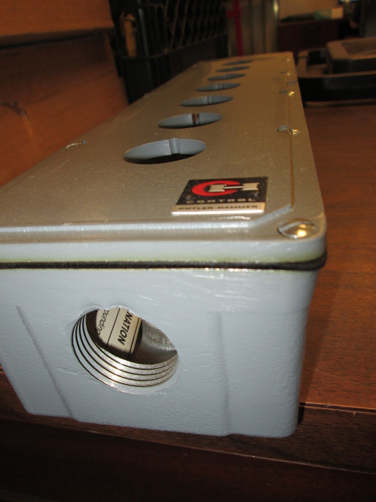 Cutler-Hammer Control Element Enclosure 10250TN7 7 Elements Oiltight New Surplus