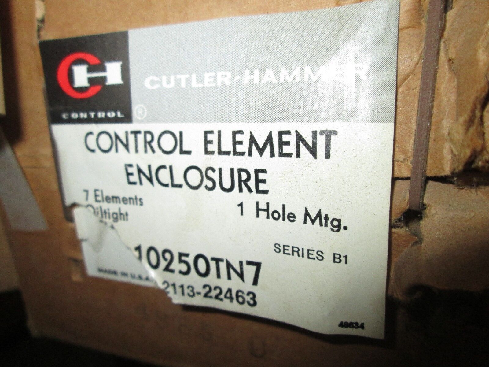 Cutler-Hammer Control Element Enclosure 10250TN7 7 Elements Oiltight New Surplus