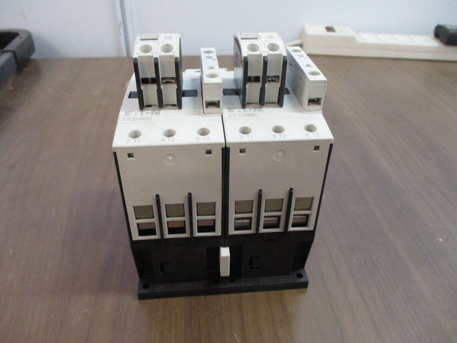 Eaton Reversing Contactor XTCE040D 120V Coil w/(2) Aux Contact Block Used