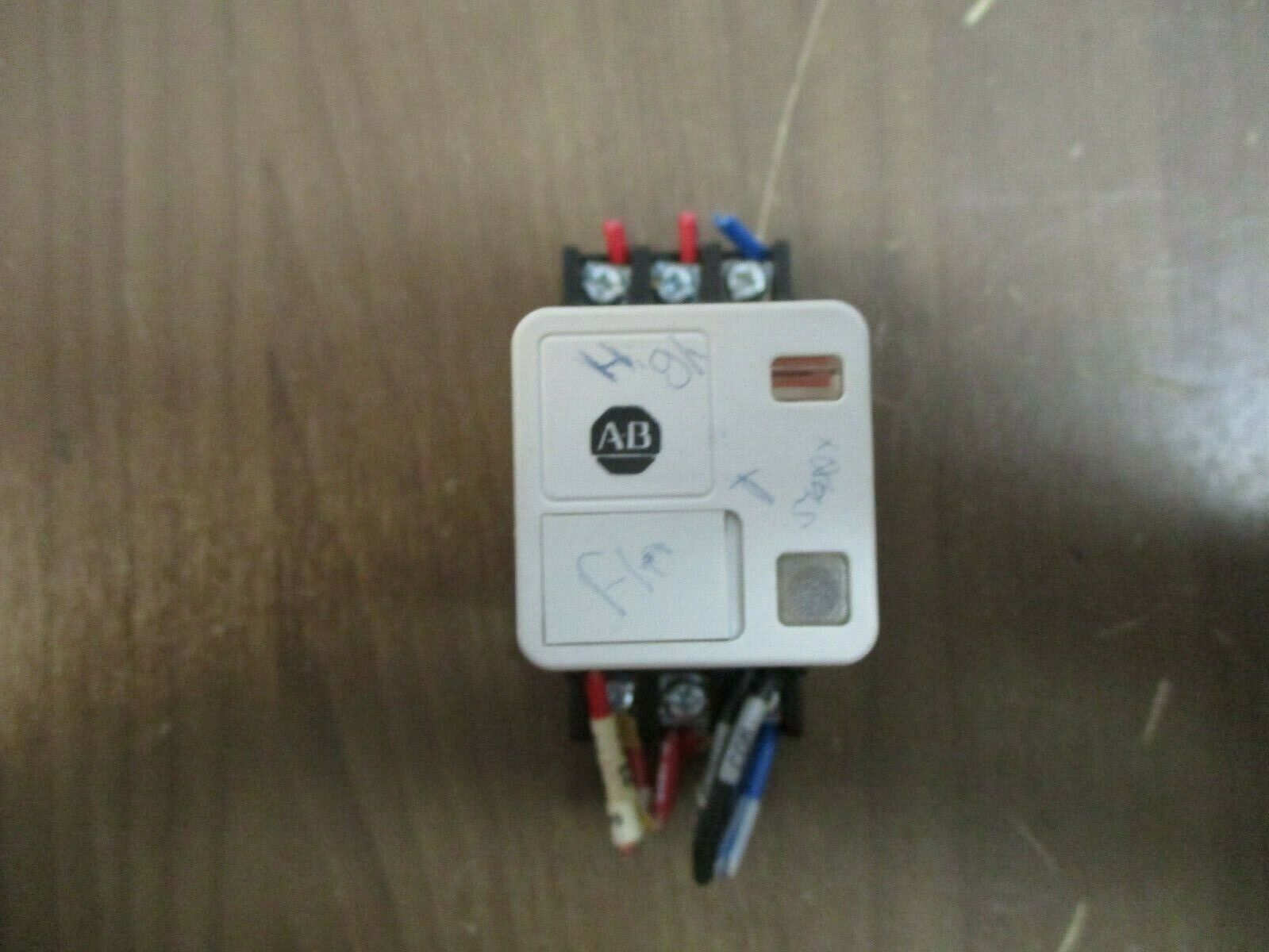Allen-Bradley Relay 700-HB33Z24 Ser. B 24VDC w/ Base *Lot of 2* Used