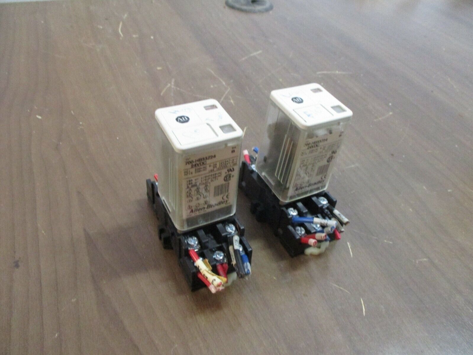 Allen-Bradley Relay 700-HB33Z24 Ser. B 24VDC w/ Base *Lot of 2* Used