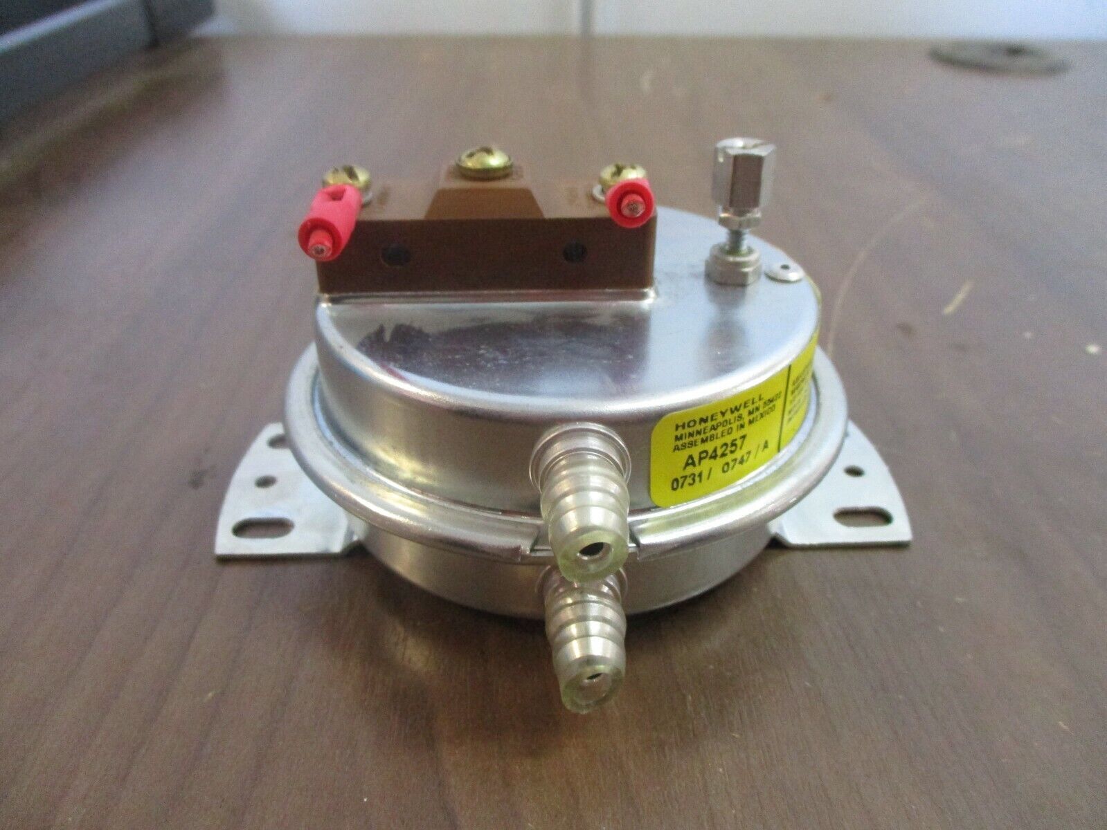 Honeywell Pressure Switch AP4257 1/2 PSI Air Used
