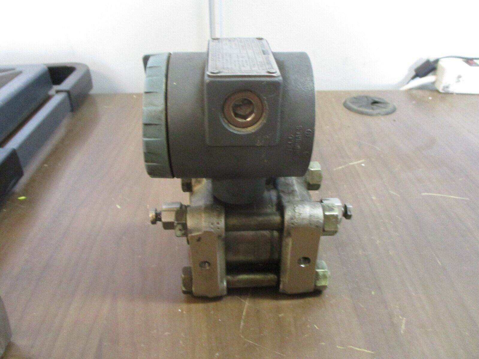 Foxboro Electronic Transmitter 843DP-B2I1SS-M 12.5-36VDC 3000PSIG Used