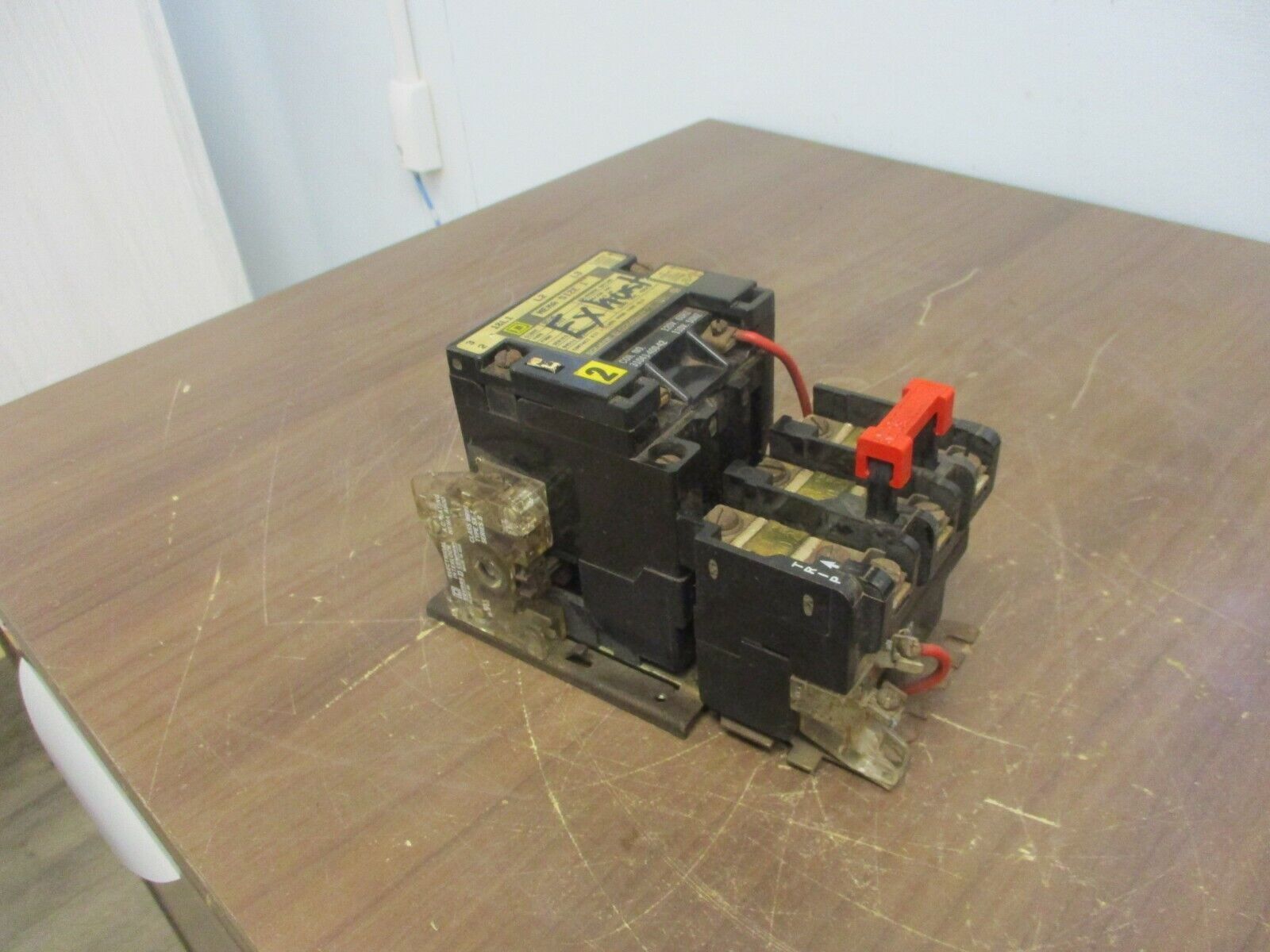 Square D Size 1 Starter 8536SC03S 120V Coil 10HP 600V 50/60Hz w/Aux Contact Used
