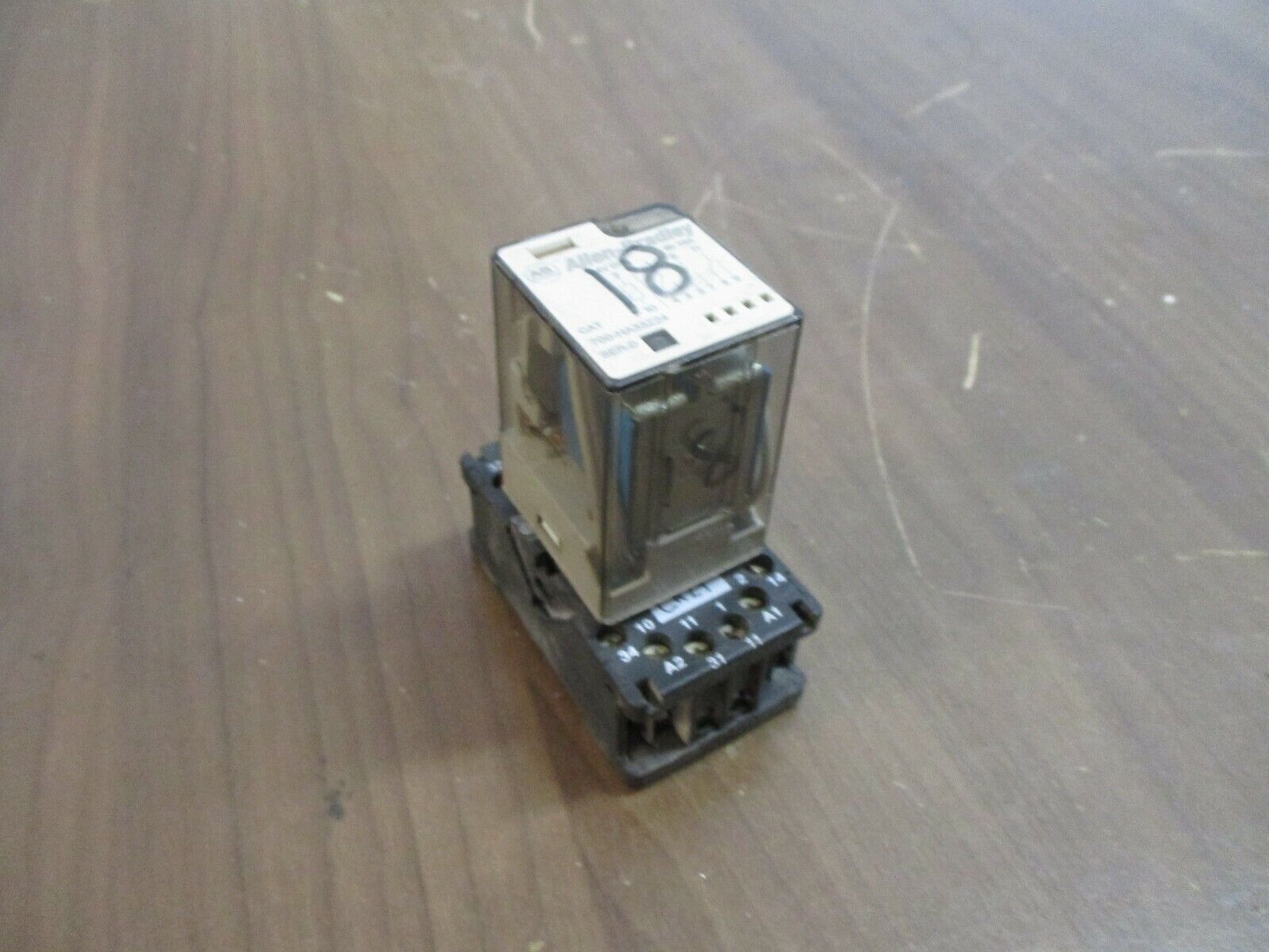 Allen-Bradley Relay 700-HA33Z24 24VDC Coil w/ Base Used
