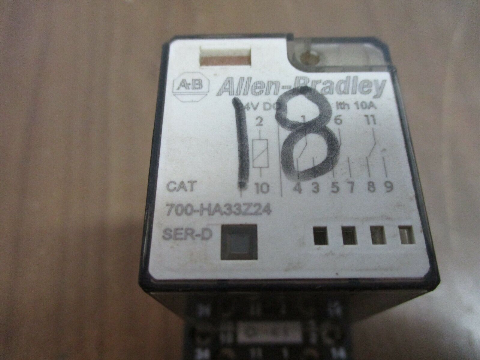 Allen-Bradley Relay 700-HA33Z24 24VDC Coil w/ Base Used