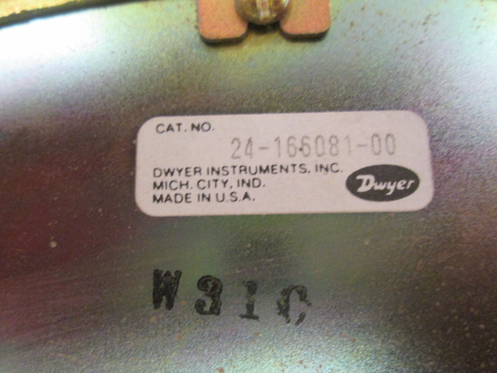 Dwyer Pressure Switch 24-166081-00 Used