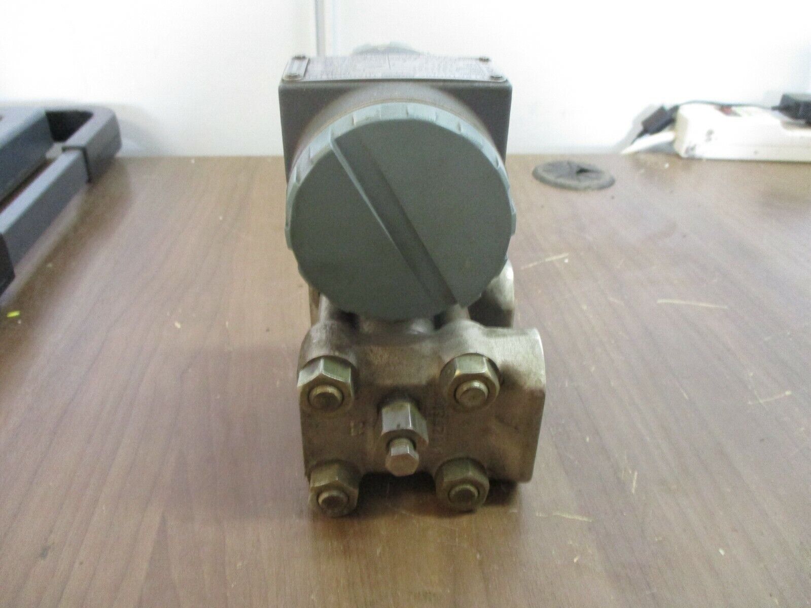 Foxboro Electronic Transmitter 843DP-B2I1SS-M 12.5-36VDC 3000PSIG Used