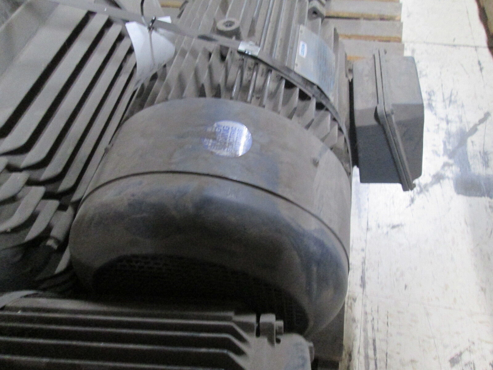 Leeson 190025-31 AC Motor 150037-60 30HP 2895RPM FR:286TS ENCL:TEFC 208/415V