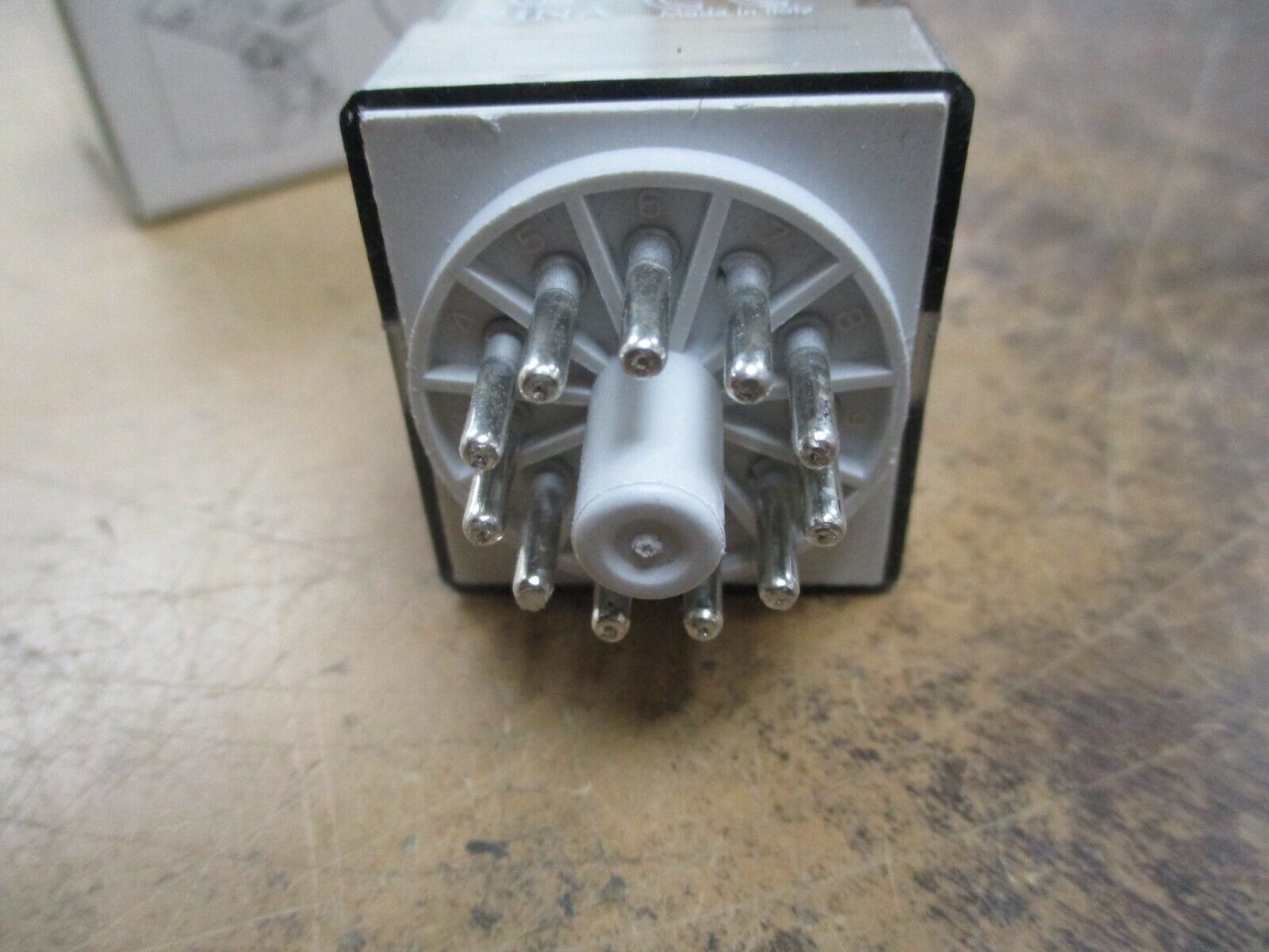 Allen-Bradley Relay 700-HA33Z24-3-4 Ser. D 24VDC New Surplus