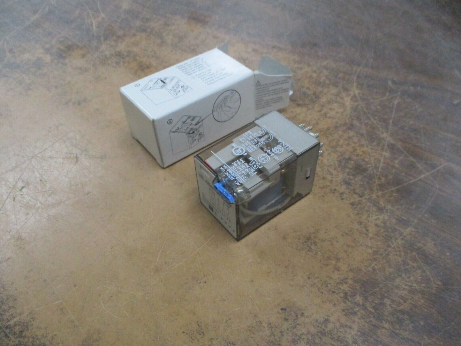 Allen-Bradley Relay 700-HA33Z24-3-4 Ser. D 24VDC New Surplus
