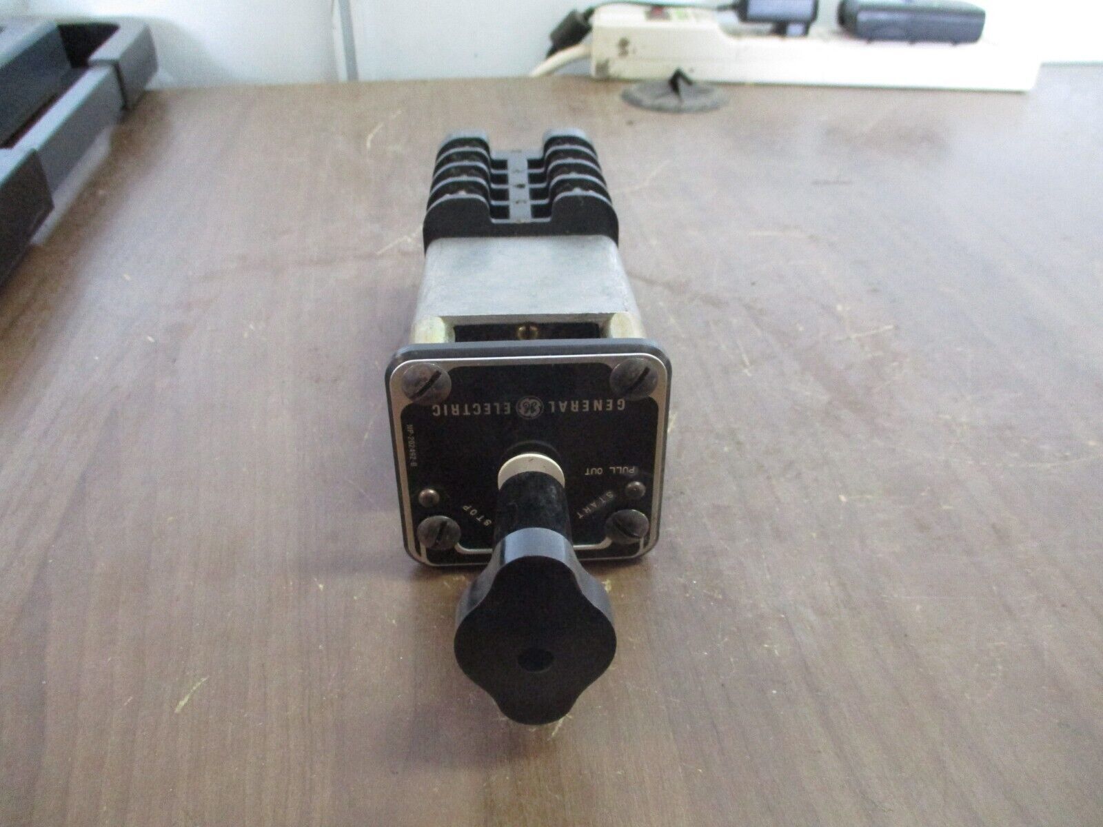 GE Type SBM Rotary Switch D4A04T1F1V1 Start / Stop Used