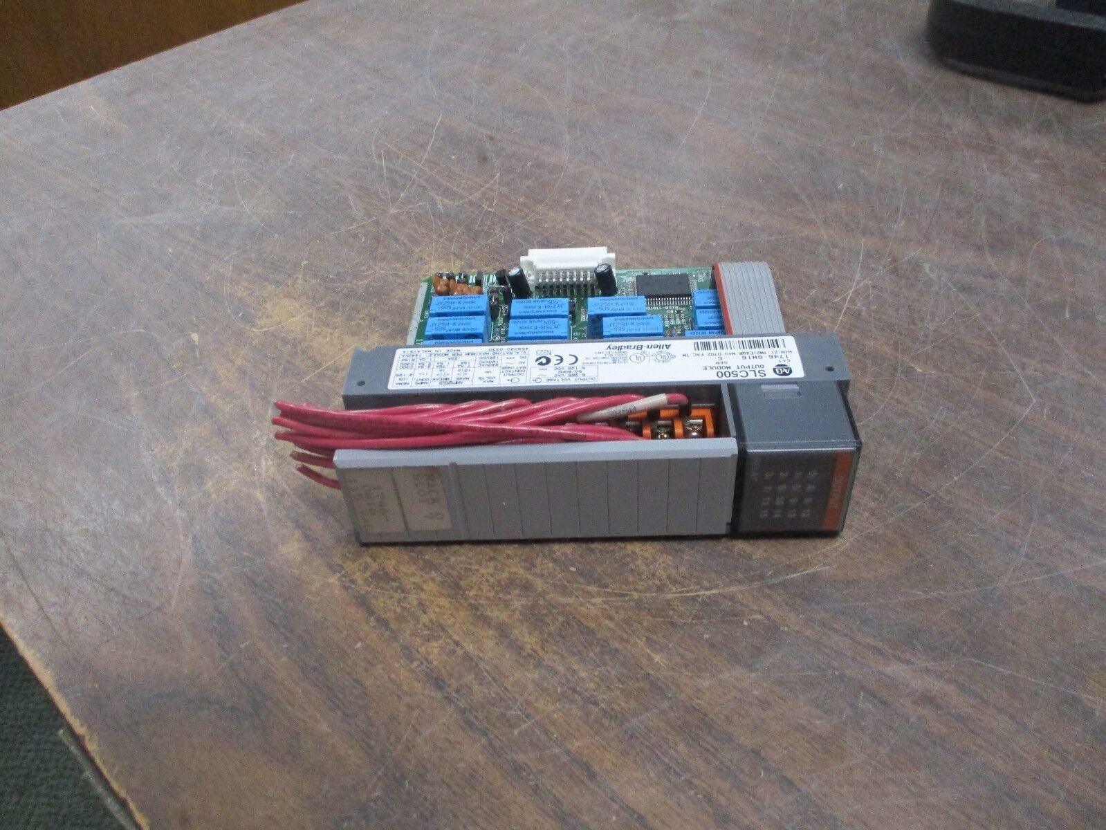 Allen-Bradley SLC 500 Output Module 1746-OW16 Ser C. 5-250VAC/5-125VDC Output