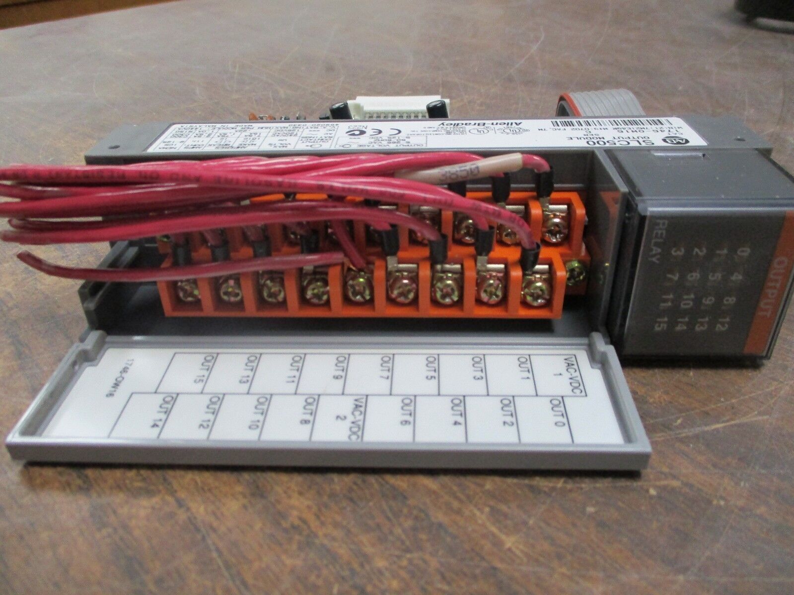 Allen-Bradley SLC 500 Output Module 1746-OW16 Ser C. 5-250VAC/5-125VDC Output