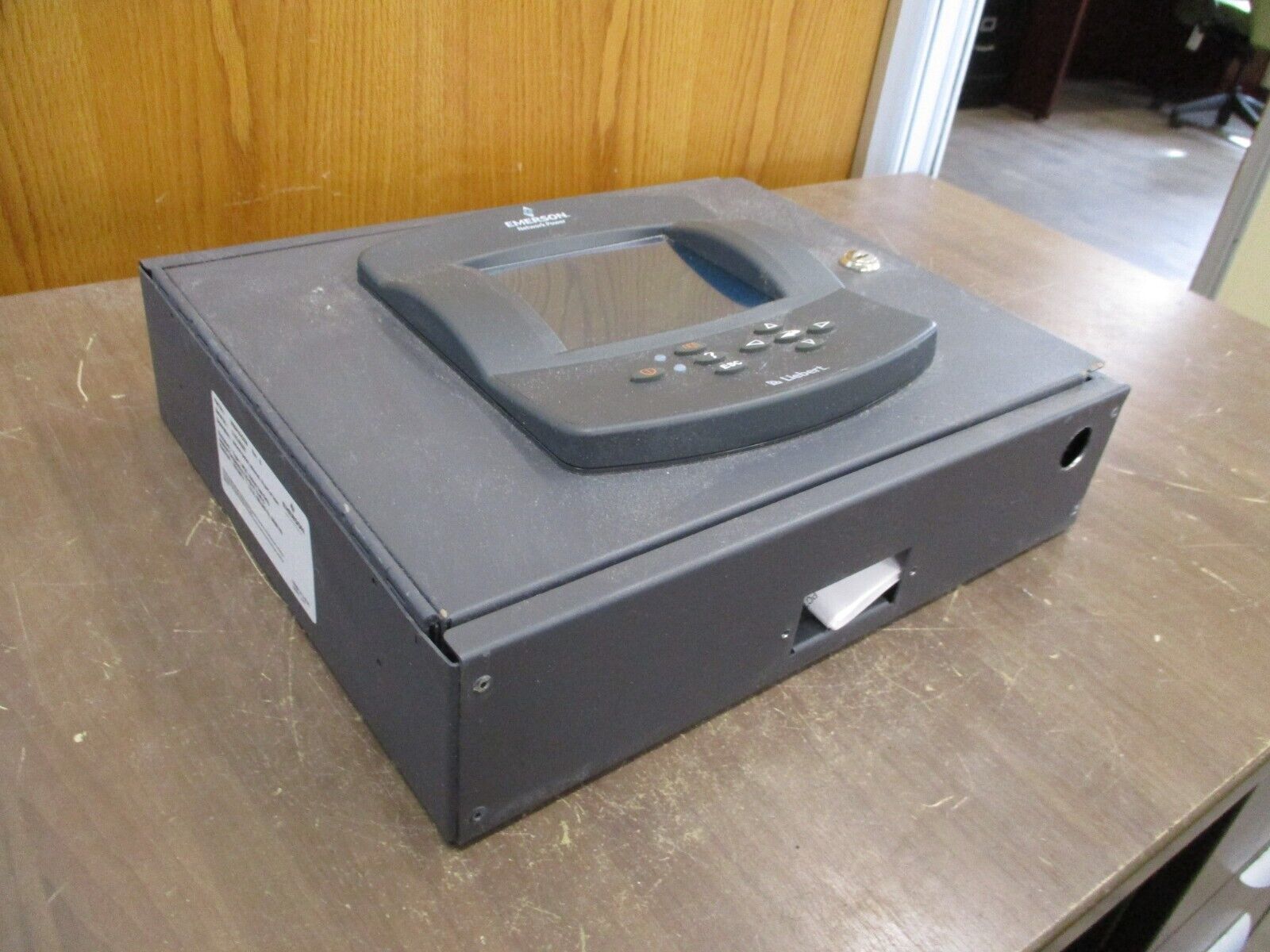 Emerson Liebert Network Switch w/ icom VNSA16-ICOM Rev. 6 16-Port *No Key* Used