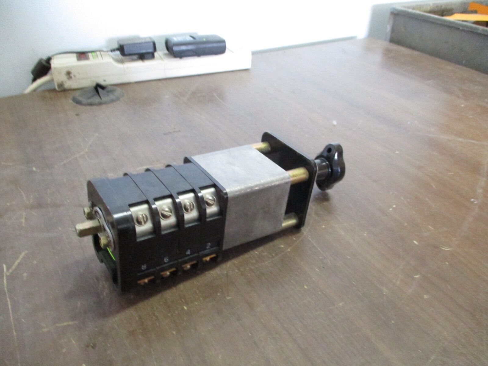 GE Type SBM Rotary Switch D4A04T1F1V1 Trip/Close *Missing 9 Terminal Screws*