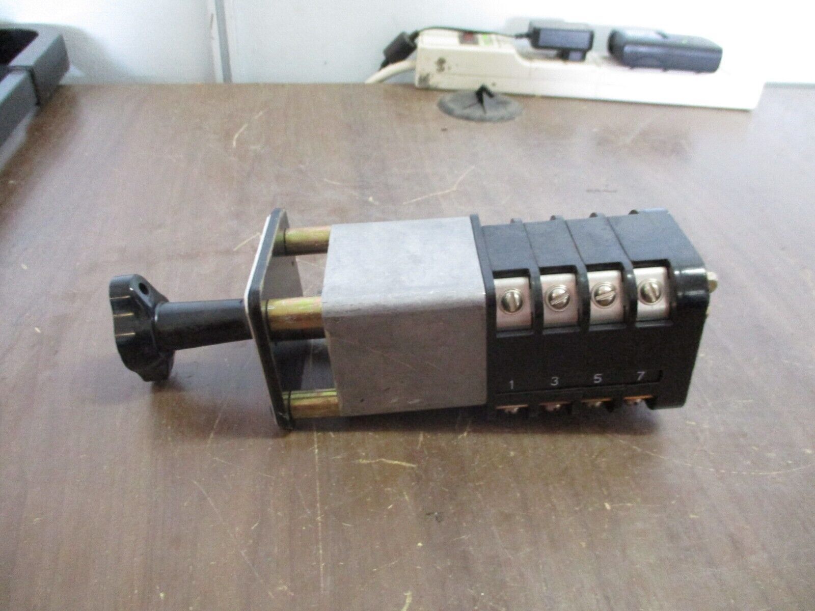 GE Type SBM Rotary Switch D4A04T1F1V1 Trip/Close *Missing 9 Terminal Screws*