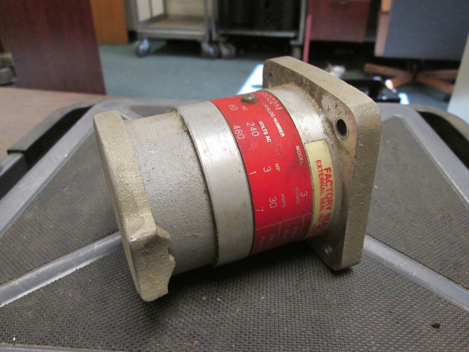 Crouse-Hinds Receptacle CESD2214 30/7A 240/480V 3P 4W