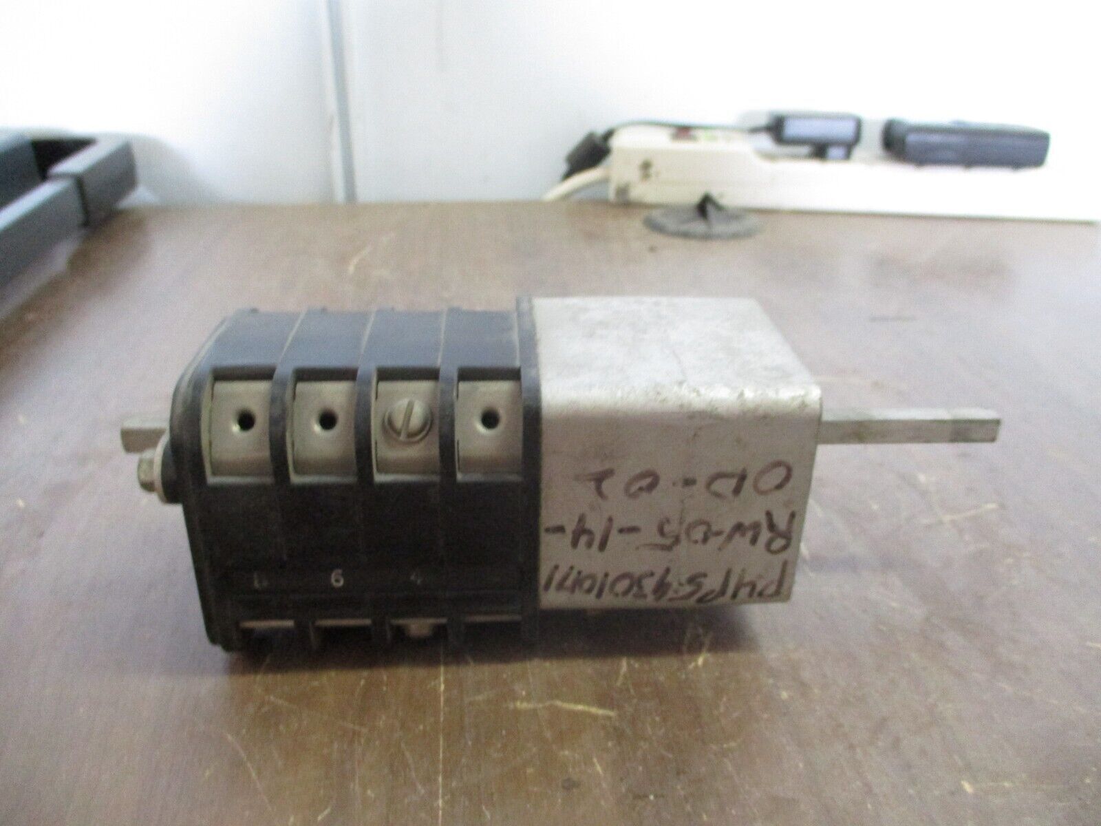 GE Type SBM Rotary Switch 10AB041 *No Handle* *No Cover* Used