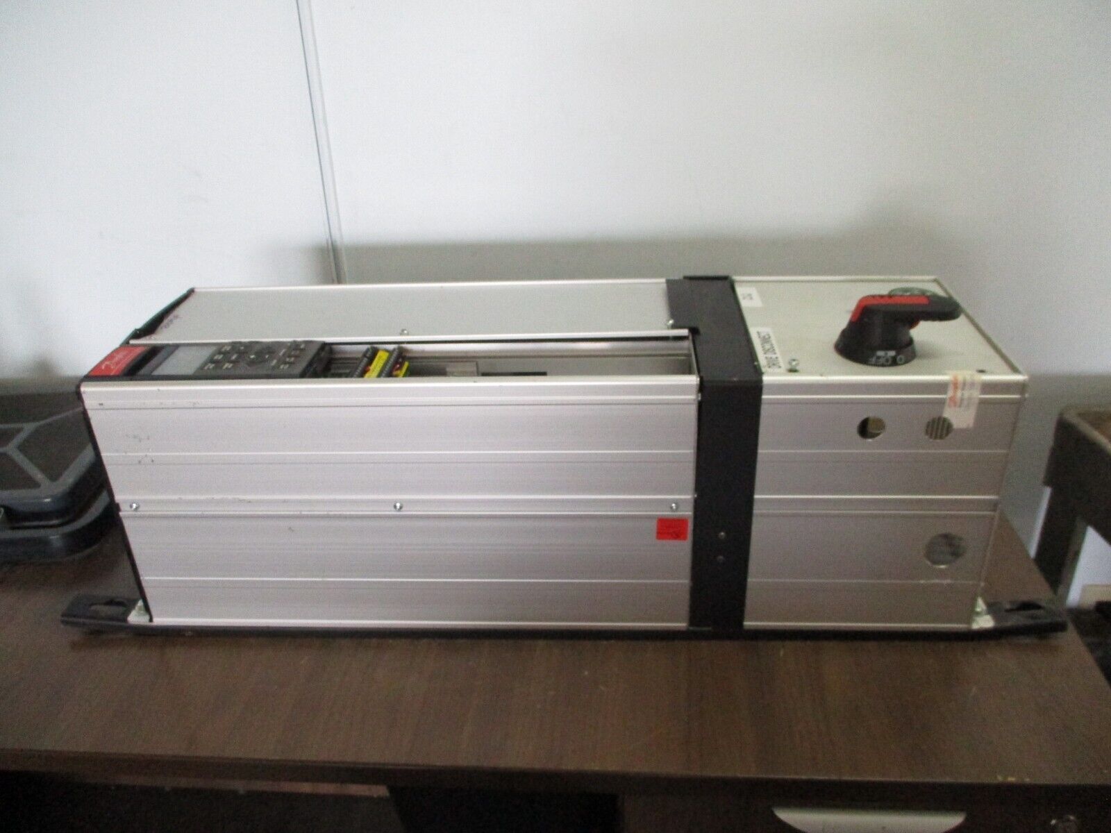 Danfoss VLT 6022 AC Drive w/ Disconnect 175Z7366 20HP 3Ph w/ Keypad Used