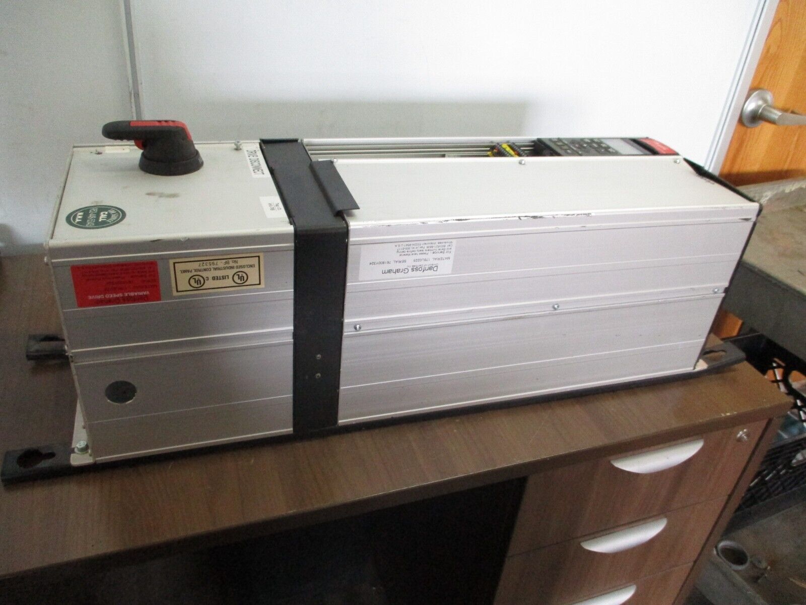 Danfoss VLT 6022 AC Drive w/ Disconnect 175Z7366 20HP 3Ph w/ Keypad Used