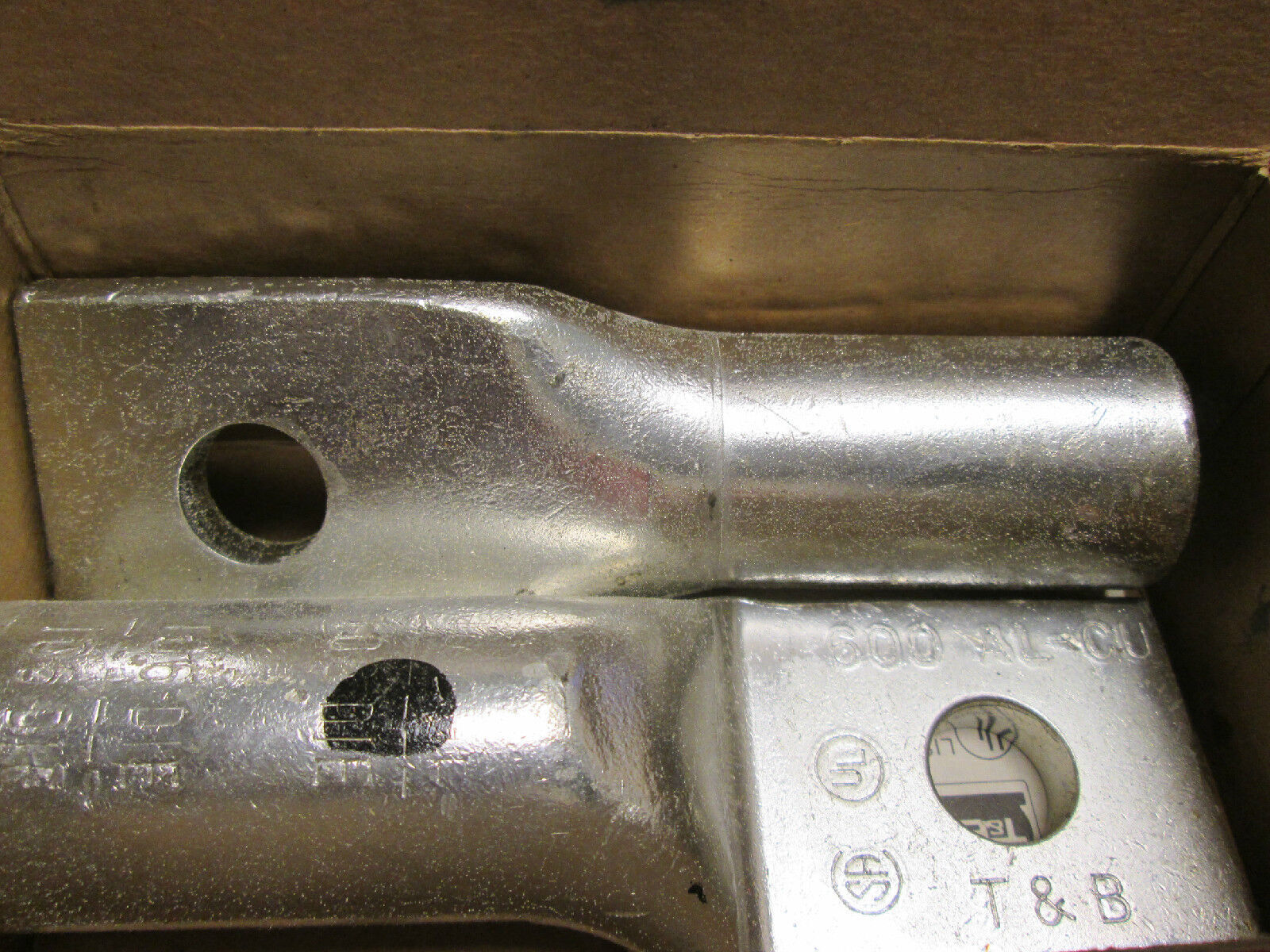BOX OF 2 Thomas & Betts 60174 METHOD COLOR KEYED LUG 5/8" BOLT **NEW**