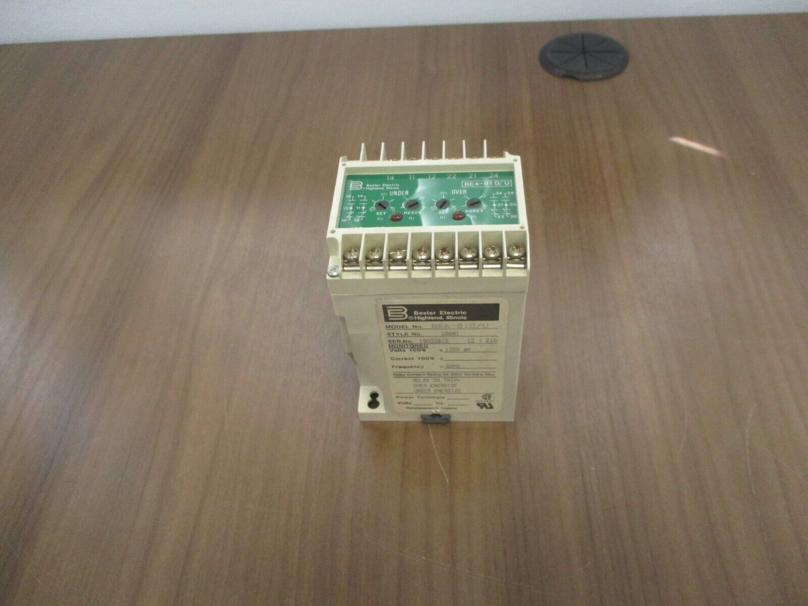 Basler Electric Over/Under Voltage Relay BE4-810/U 1A4N1 120VAC 60Hz Used