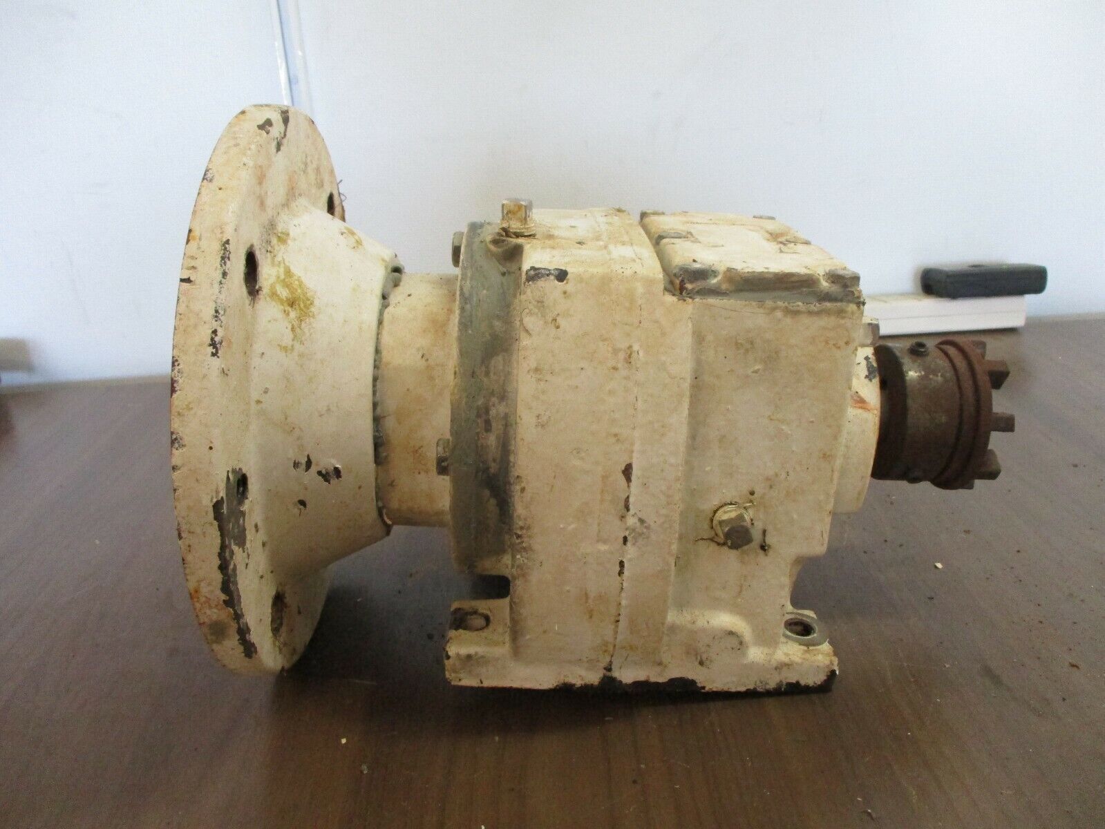 Sterling Helical Gear Reducer SPR0402A003394 Ratio 4.5:1 394 RPM Output Used
