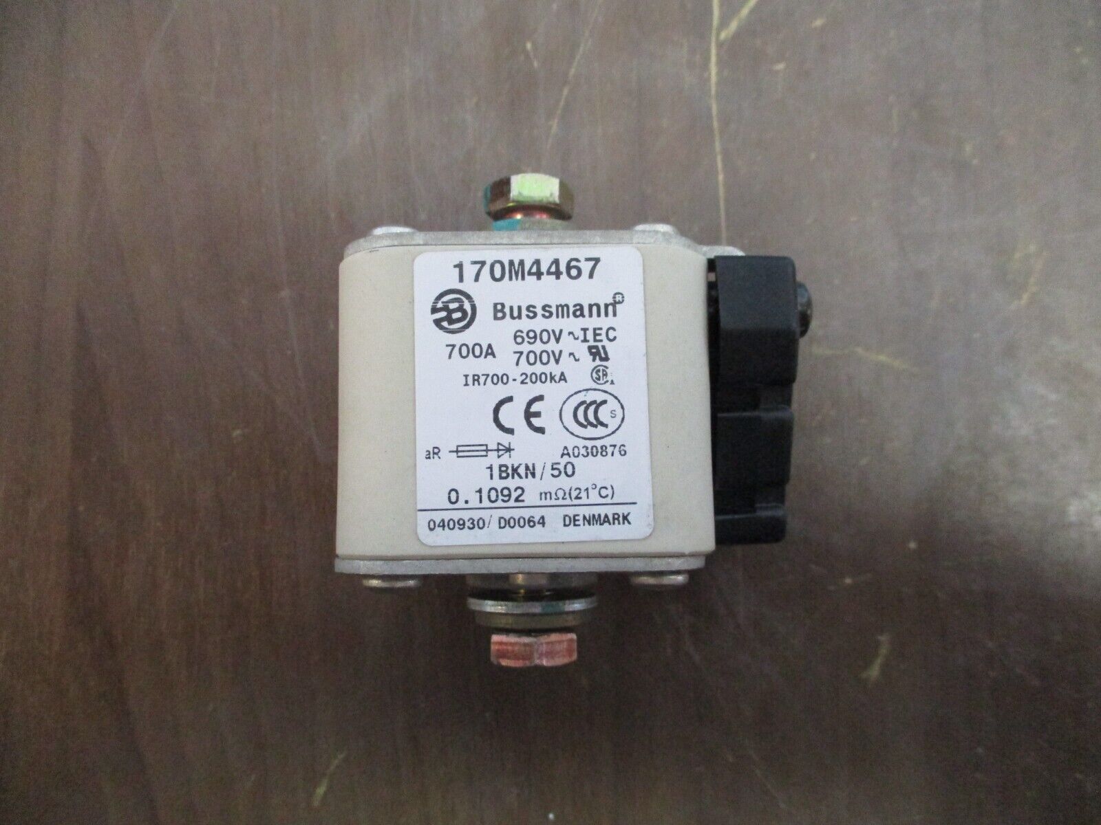 Bussmann Fuse w/ (2) Terminal Screw 170M4467 700A 700V Used