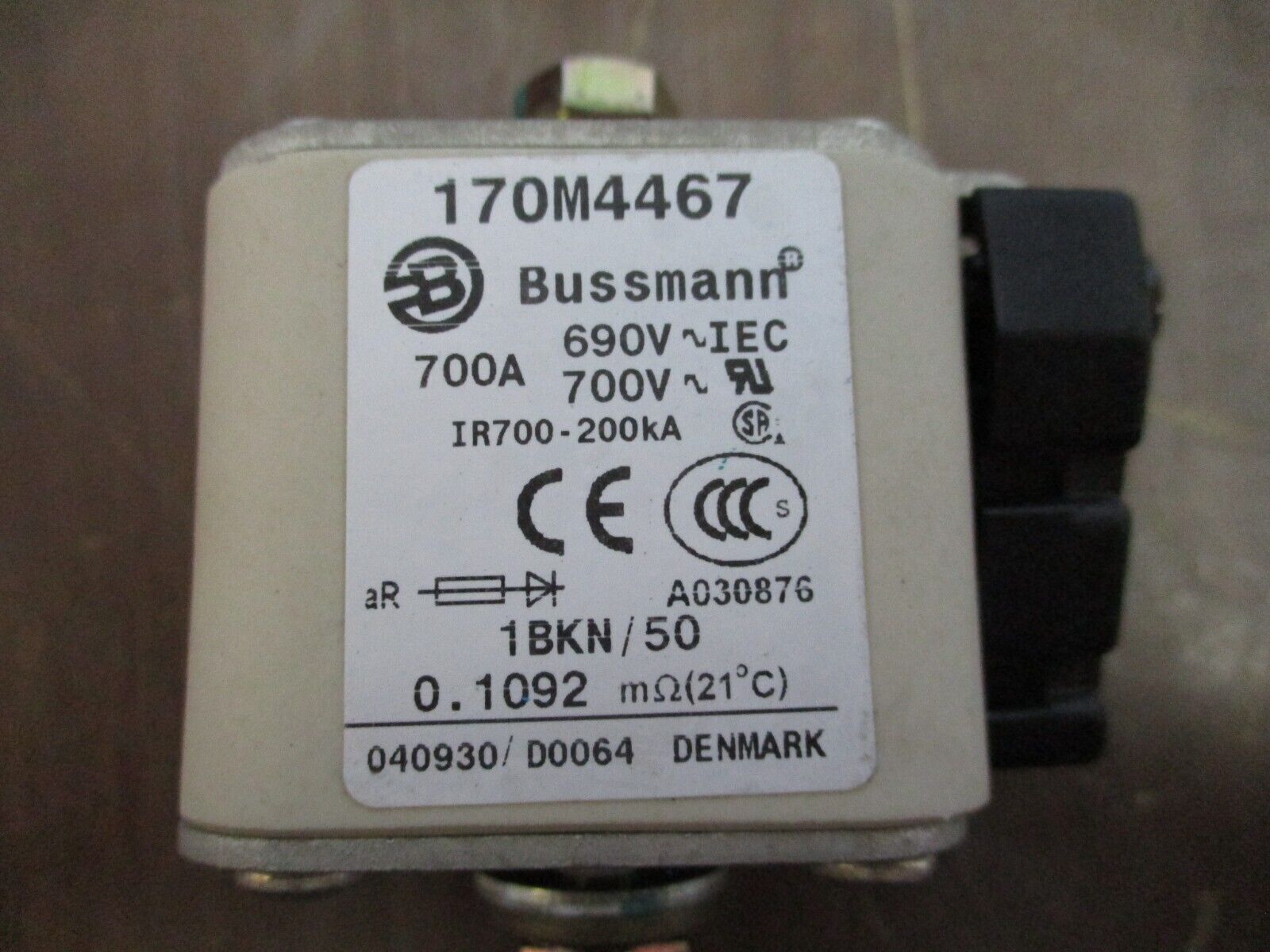 Bussmann Fuse w/ (2) Terminal Screw 170M4467 700A 700V Used