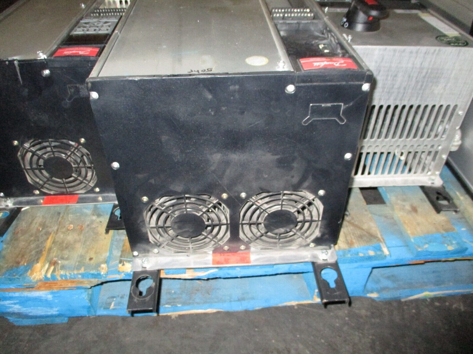 Danfoss VLT 6052 AC Drive w/ Disconnect 175Z7370 50HP 3Ph w/ Keypad Used