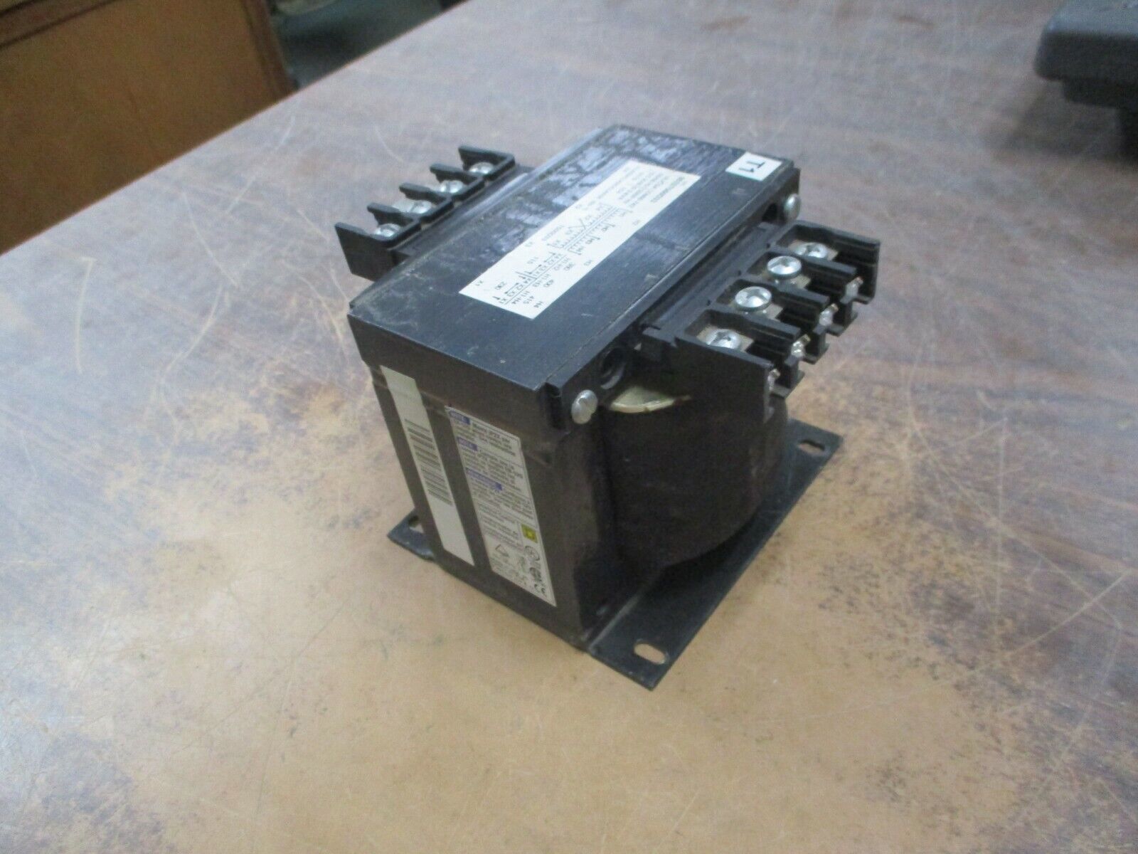 Square D Transformer 9070T500D33 0.5KVA Pri: 380/400/415V Sec: 115/230V 50/60Hz