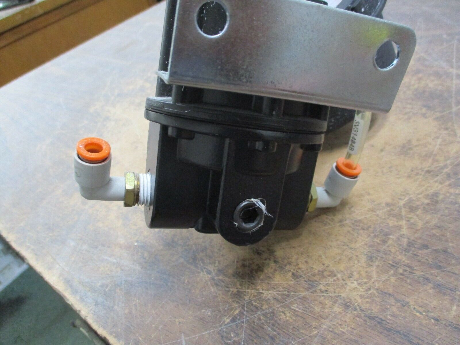 Numatics Precision Regulator w/ Gauge R880-02FM Range: 2-120PSI Used