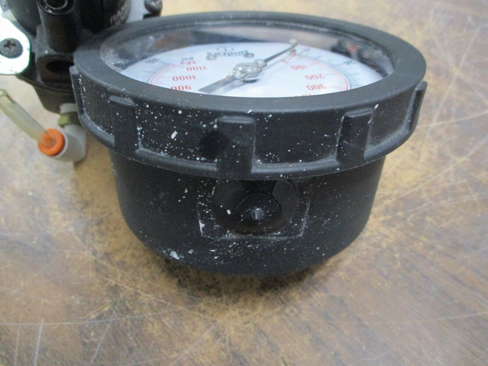 Numatics Precision Regulator w/ Gauge R880-02FM Range: 2-120PSI Used