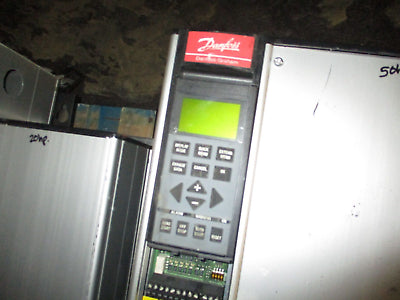 Danfoss VLT 6052 AC Drive w/ Disconnect 175Z7370 50HP 3Ph w/ Keypad Used