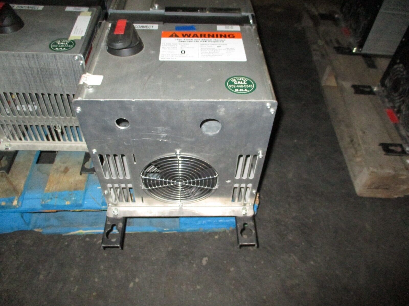 Danfoss VLT 6052 AC Drive w/ Disconnect 175Z7370 50HP 3Ph w/ Keypad Used