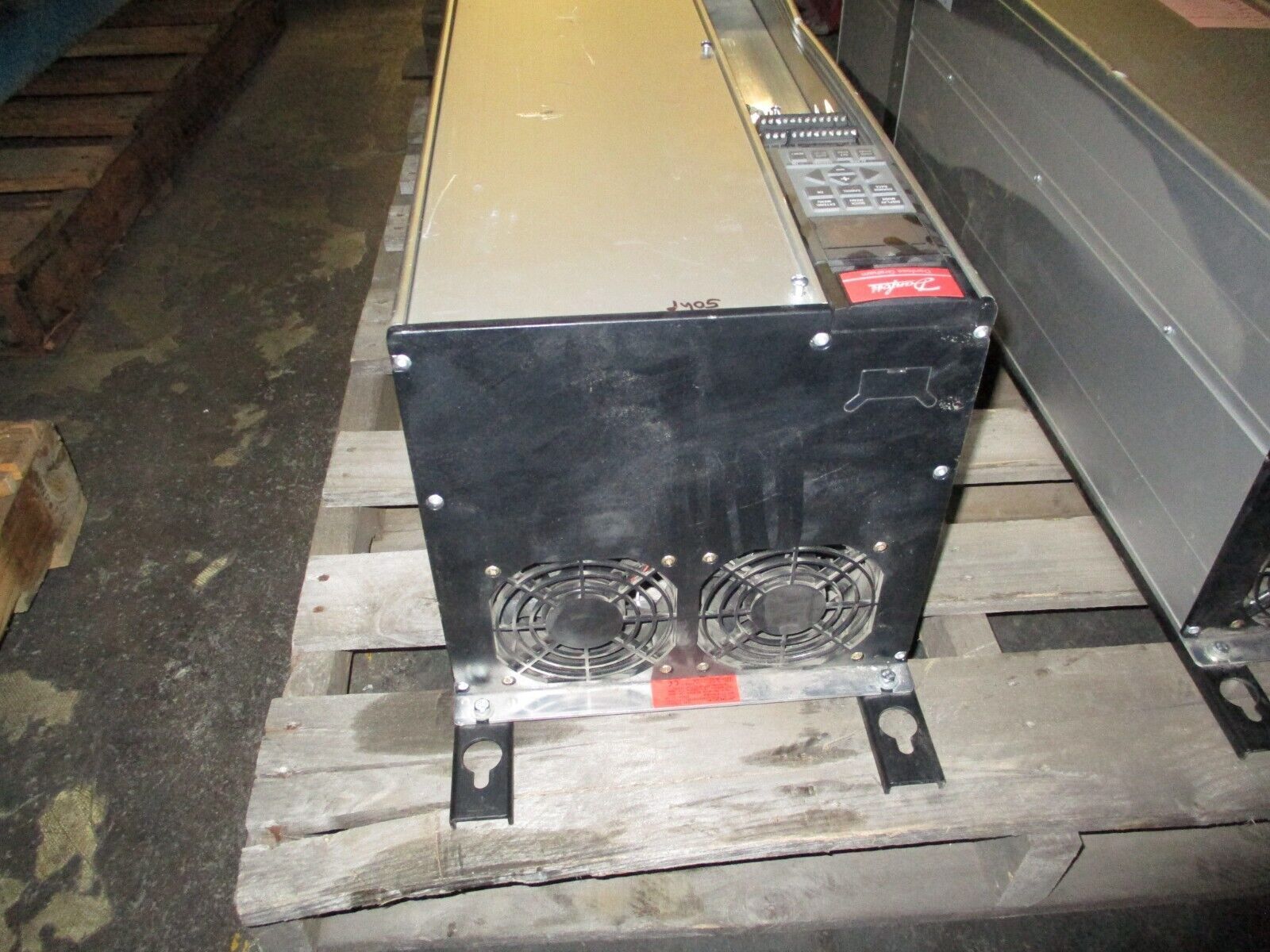 Danfoss VLT 6052 AC Drive w/ Disconnect 175Z7370 50HP 3Ph w/ Keypad Used