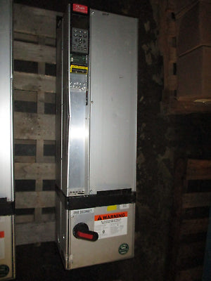 Danfoss VLT 6052 AC Drive w/ Disconnect 175Z7370 50HP 3Ph w/ Keypad Used