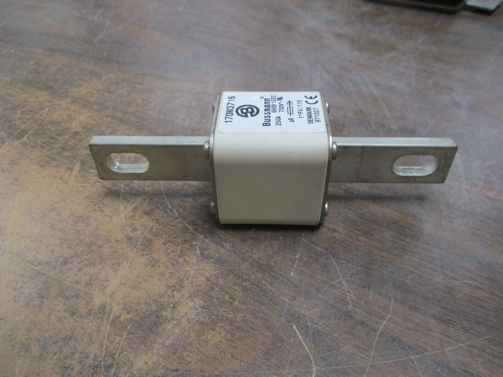 Bussmann Fuse 170M3716 250A 700V Used