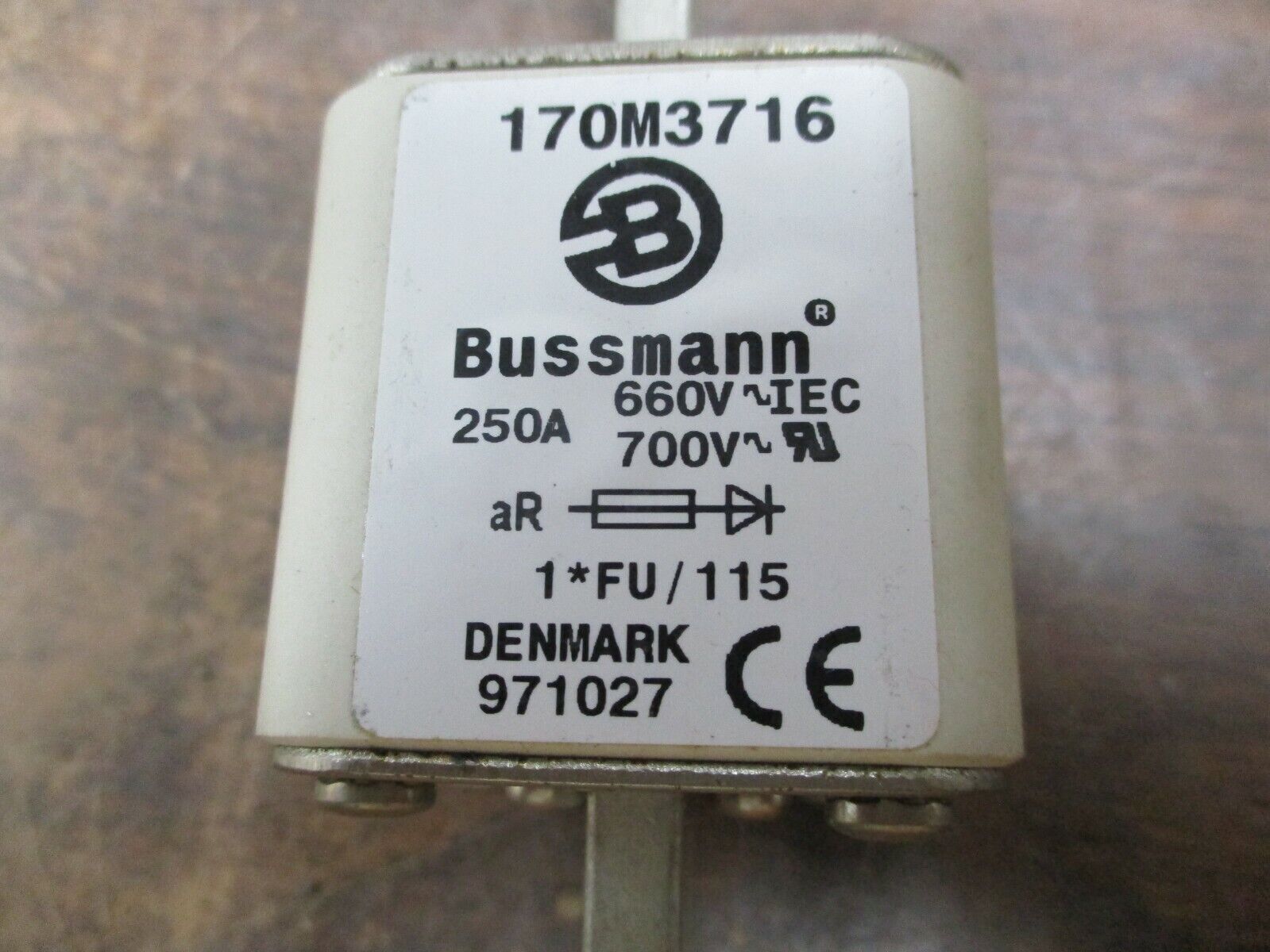 Bussmann Fuse 170M3716 250A 700V Used