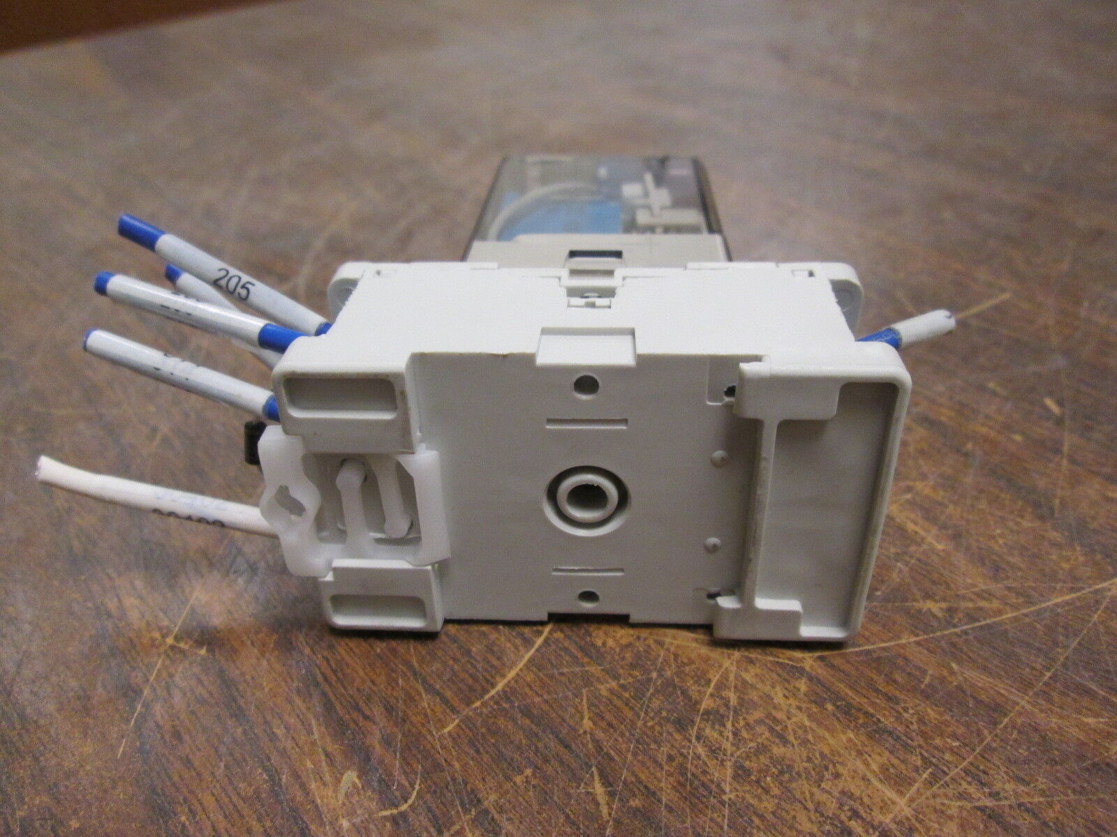 Allen-Bradley Relay w/ Base 700-HA32Z24/700-HN100 24VDC 10A Used