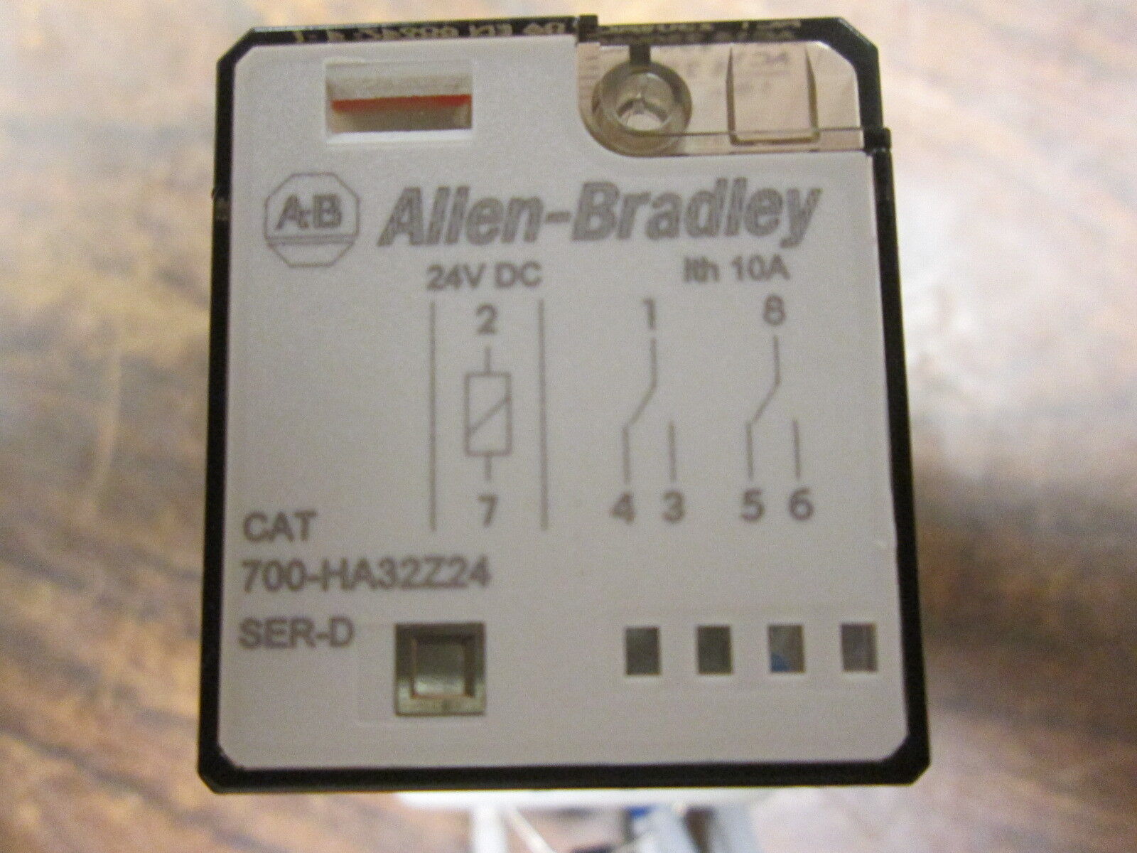 Allen-Bradley Relay w/ Base 700-HA32Z24/700-HN100 24VDC 10A Used