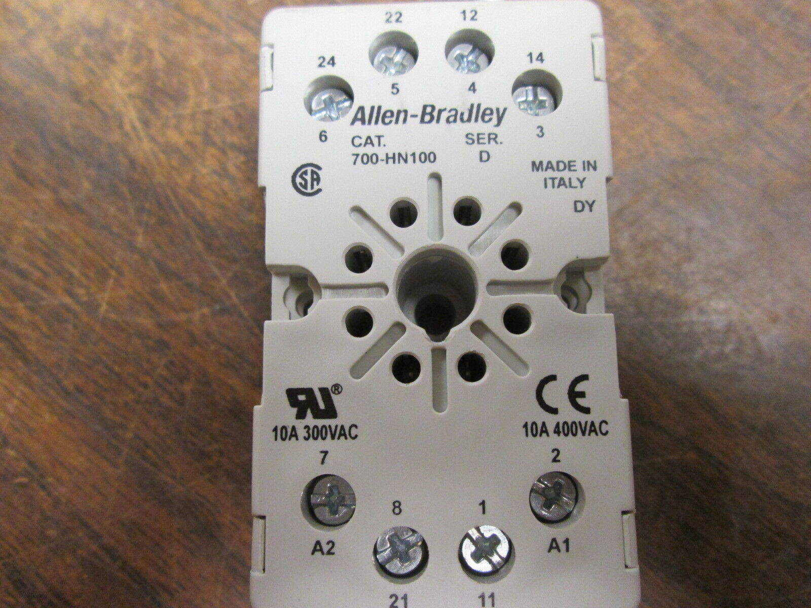 Allen-Bradley Relay w/ Base 700-HA32Z24/700-HN100 24VDC 10A Used